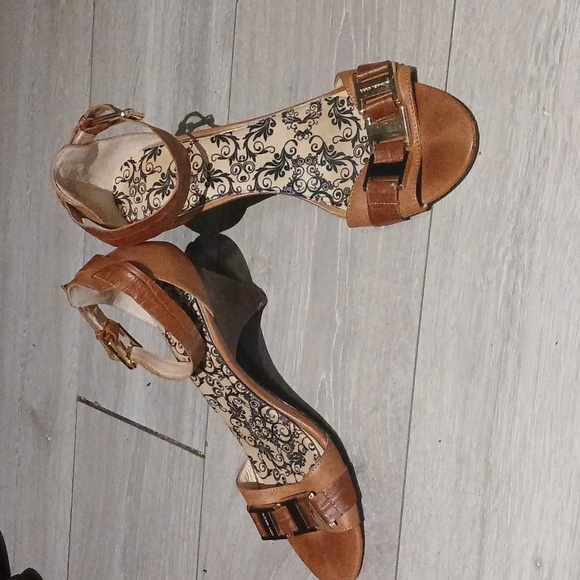 Micheal Korrs Sandals - Picture 3 of 9